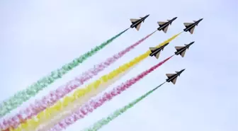 Çin Hava Kuvvetleri, Riyad'da Dünya Savunma Fuarı'nda Hava Gösterisi Yaptı