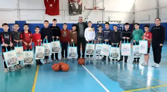 Koçarlı Belediye Başkanı Sporculara Malzeme Desteği Verdi