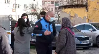 Bursa'da Müstakil Evden Kötü Kokular Nedeniyle Çöp Çıktı