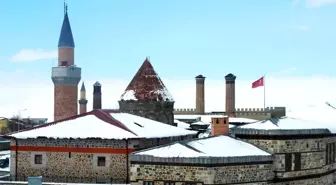 Türkiye'nin Nüfusu 85 Milyon 372 Bin 377 Kişi Oldu