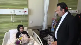 Depremde ayaklarını kaybeden Aysima, hastane odasında eğitimine devam edecek