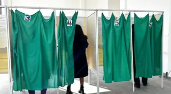 Azerbaycan'da Fuzuli'de erken cumhurbaşkanlığı seçimi için sandık başına gidildi