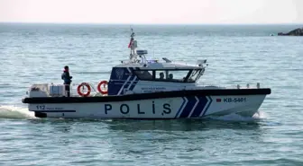 Zonguldak'ın Ereğli ilçesinde batan geminin kayıp mürettebatı için arama çalışmaları devam ediyor