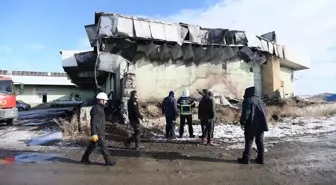 Kars'ta sebze halinde çıkan yangında 4 iş yeri zarar gördü