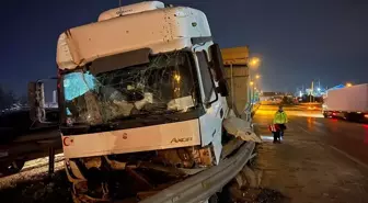 Gebze'de Tır ve Motosiklet Kaza Yaptı: 3 Yaralı