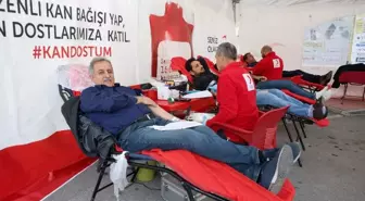 Mersin'de Toroslar Belediyesi Çalışanlarından Türk Kızılaya Kan Bağışı