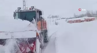 Van'da yol açma ve kurtarma çalışması