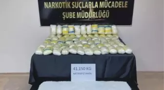 Osmaniye'de Elma Yüklü Kamyonette 40 Milyon Liralık Metamfetamin Ele Geçirildi