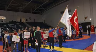 Hakkari'de Okul Sporları Güreş Grup Müsabakaları Başladı