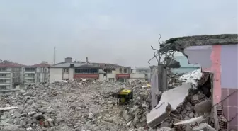 Iğdır'da Metruk Binaların Yıkımı Devam Ediyor