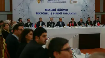 İzmir'de Mesleki ve Teknik Eğitim Yoluyla Sosyal ve Ekonomik Uyum Projesi kapsamında 'Mesleki Eğitimde Sektörel İş Birliği Toplantısı' düzenlendi