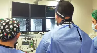 Karabük Eğitim ve Araştırma Hastanesi'nde felç riski taşıyan hastalara ameliyatsız stent uygulandı
