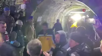 Madendeki göçükte kalan işçinin cansız bedeni 5 saat sonra çıkartıldı