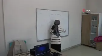 Minikler İngilizce kursunda hem eğleniyor, hem de öğreniyor