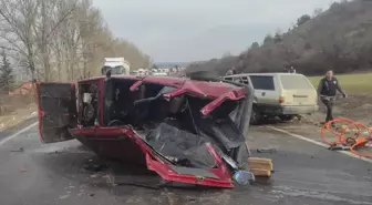 Ankara'nın Nallıhan ilçesinde otomobil çarpışması: 4 ölü, 2 yaralı