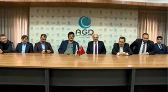 Saadet Partisi İBB Adayı Birol Aydın, seçim çalışmalarına Fatih'te başladı