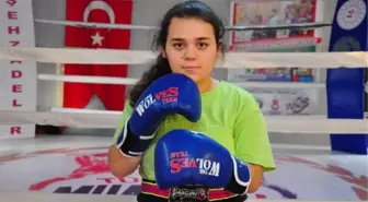 Zihinsel Engelli Genç Muay Thai Sporuyla Hayata Tutunuyor