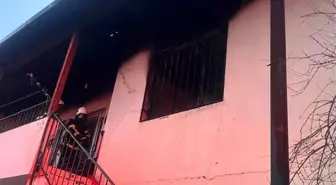 Hatay'ın Altınözü İlçesinde çıkan ev yangını hızlı müdahale ile söndürüldü