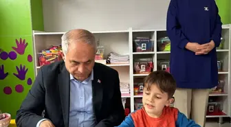 AK Parti Bilecik Belediye Başkan Adayı Mustafa Yaman, özel bir anaokulunu ziyaret etti