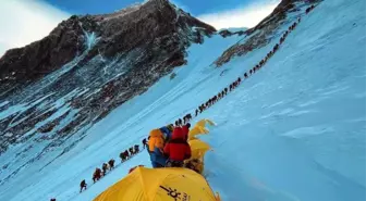 Everest Dağı'na tırmananlar artık dışkılarını temizlemek zorunda