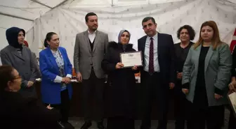 Hatay'da AK Parti Siyaset Akademisi programını tamamlayan 141 kadına sertifikaları takdim edildi
