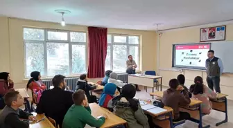 Afyonkarahisar Hocalar İlçesinde Veteriner Hekimlerden Öğrencilere Hayvanlardan İnsanlara Geçen Hastalıklar Konulu Eğitim