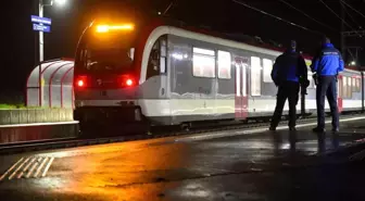 Trendeki yolcuları rehin alan saldırgan polis tarafından vurularak öldürüldü