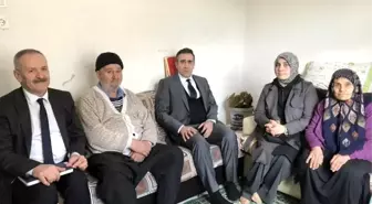 Burhaniye Kaymakamı Depremzedeleri Ziyaret Etti