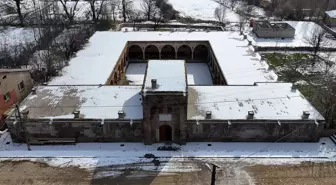 Kayseri'deki Hamidiye Medresesi, kilim dokuma kursuna ev sahipliği yapıyor