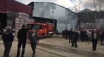 Giresun Keşap'ta inşaat malzemeleri deposunda yangın çıktı