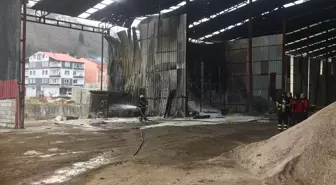 Giresun'un Keşap ilçesinde inşaat malzemeleri deposunda yangın çıktı