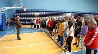 Cumhuriyetin 100. yılı etkinlikleri kapsamında Mersin Üniversitesi'nde Veteranlar Badminton Turnuvası düzenlendi