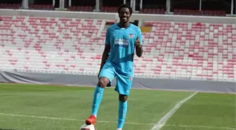 Sivasspor, Queensy Menig ile 2.5 yıllık sözleşme imzaladı