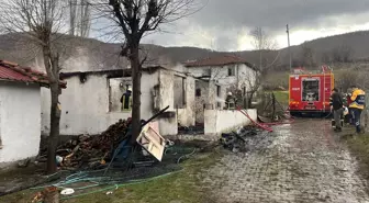 Tokat'ın Erbaa ilçesinde tek katlı evde çıkan yangın söndürüldü