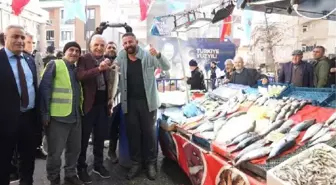 Ümraniye Belediyesi, Semt Pazarında 2 Bin Kişiye Balık Ekmek Dağıttı