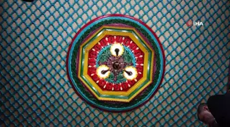 Vali Tanrısever tarihi Sarıçiçek Köy Odaları'nda incelemelerde bulundu