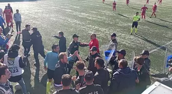 Zonguldak'ta Karadeniz Ereğli Belediyespor ile Çilimli Belediyespor arasında arbede yaşandı
