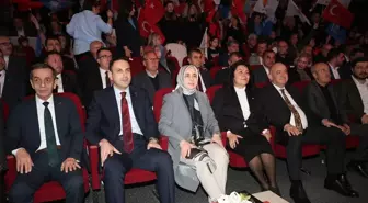 AK Parti Grup Başkanvekili Özlem Zengin: 'Hapishaneye selam verenlerden vatanperver olur mu?'