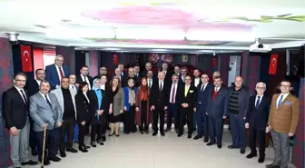 Isparta Belediye Başkanı Şükrü Başdeğirmen Meclis Üyelerine Teşekkür Plaketi Takdim Etti