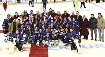 Erzurum Teknik Üniversitesi Üniversite Sporları Buz Hokeyi Şampiyonası'nda çifte kupa kazandı