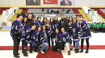 Erzurum Teknik Üniversitesi Üniversite Sporları Buz Hokeyi Şampiyonası'nda çifte kupa kazandı