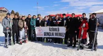 Erzincan'da Kayak Bilmeyen Kalmasın Projesi ile Öğrenciler Kayakla Tanıştı