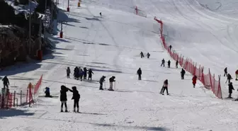 Erzincan'da Kayak Bilmeyen Kalmasın Projesi ile Öğrenciler Kayakla Tanıştı