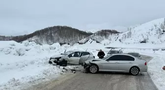 Tunceli'de Otomobil Kazası: 3 Kişi Yaralandı