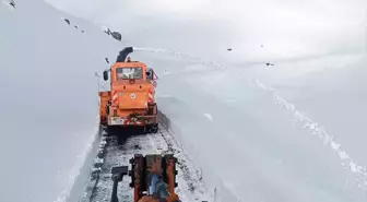 Uludere ilçesindeki Tanin Geçidi'nde Karlı Yol Temizlendi