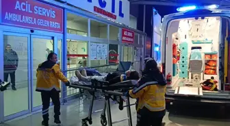 Adana Kozan'da Otomobil Çarpışması: 2 Yaralı