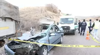 Bala'da cenaze törenine katılan otomobil TIR'a çarptı: 2 ölü, 4 yaralı