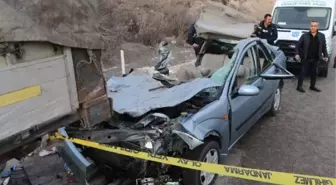 Ankara'da cenaze törenine katılan otomobil TIR'a çarptı: 2 ölü, 4 yaralı