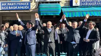 Karabük'ün Yenice ilçesinde AK Parti'den belediye başkan adayı Sertaç Karakaş coşkulu kalabalık tarafından karşılandı