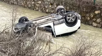 Bolu'da Abant Gölü Milli Parkı'nda araç dereye uçtu, 4 kişi boğulmaktan kurtarıldı